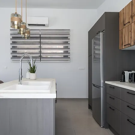 Angrali In Ratzakli Vila Ratzaklíon