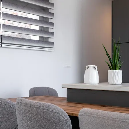 Angrali In Ratzakli Vila Ratzaklíon